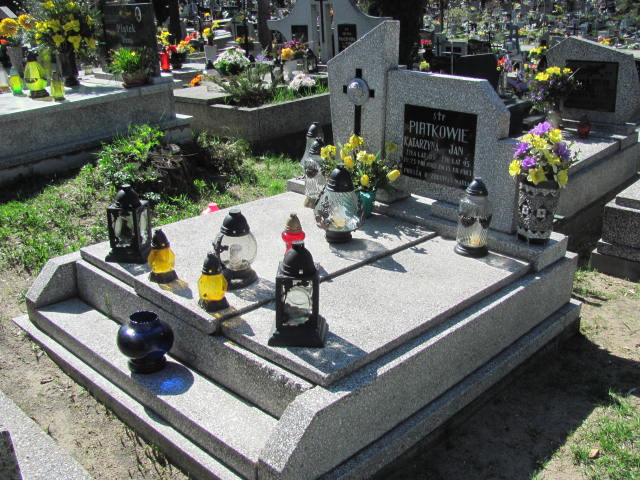 Grób JAN PIĄTEK