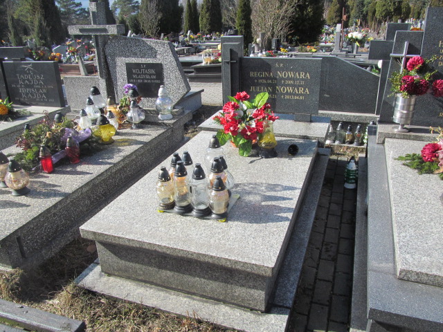 Grób JULIAN NOWARA