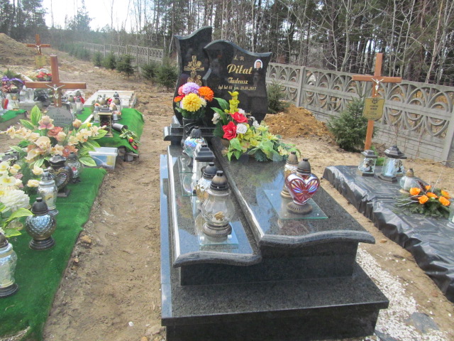 Grób KRZYSZTOF PIŁAT